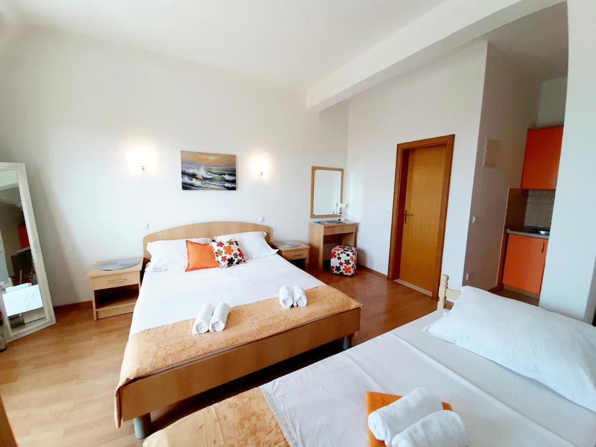 Apartments Akmadzic Makarska Exterior foto